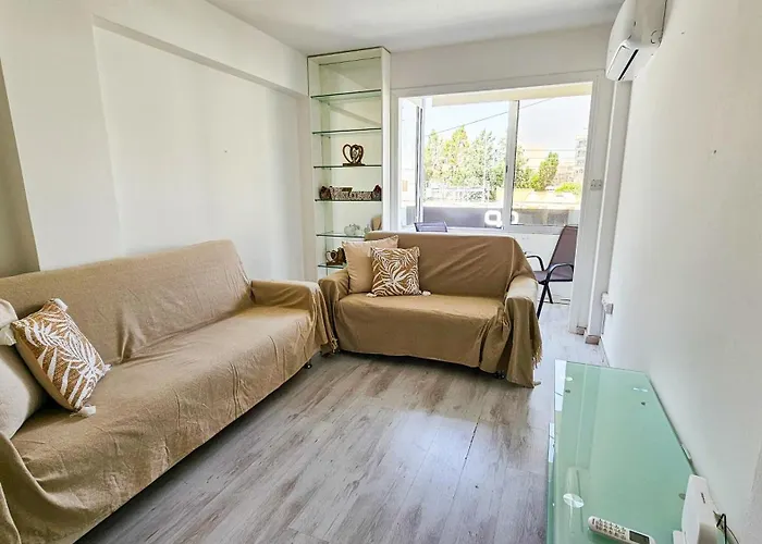 Cheer Up City Apartment, Near To The Finikoudes Beach
